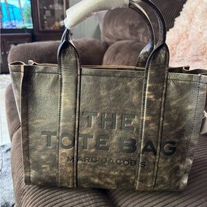 Marc Jacobs brown leatherTote Bag with Distressed Design